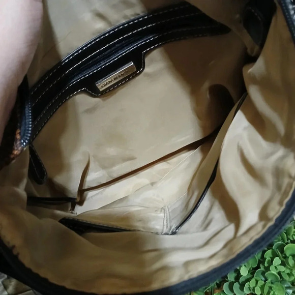 Gianni Bernini Women's Classic Crossbody Purse - Picture 5 of 7